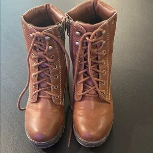 Eastland Woman’s Brown Leather Ankle Boots